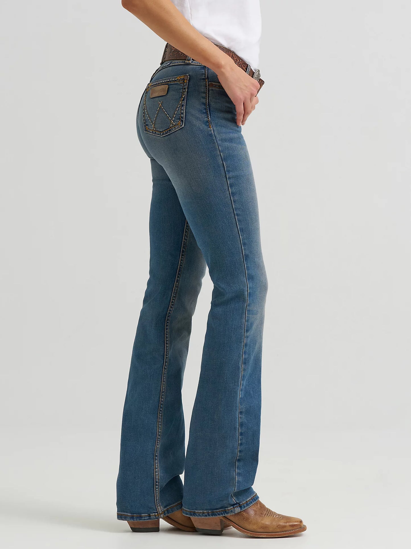 1009MWZKM Women's Wrangler Retro Mae Mid Rise Bootcut Jean