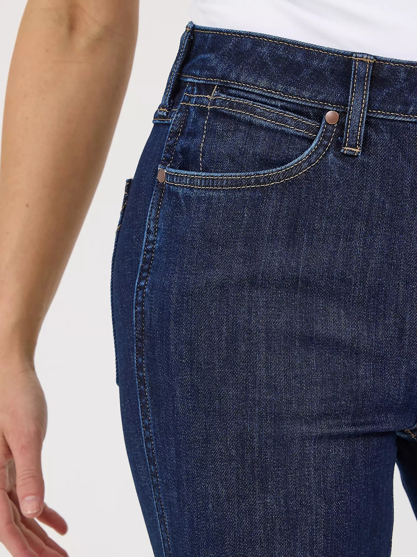 112371909 WOMEN'S WRANGLER RETRO BAILEY HIGH RISE TROUSER JEAN