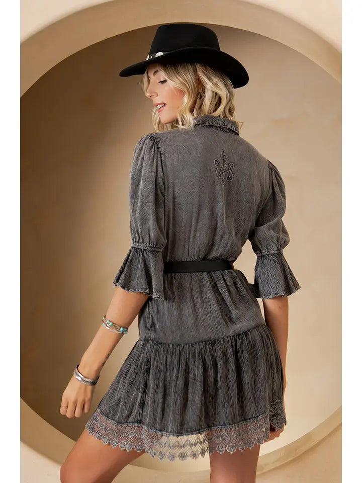 VINTAGE ROMANCE STONE-WASHED BABY DOLL DRESS WITH V-NECK