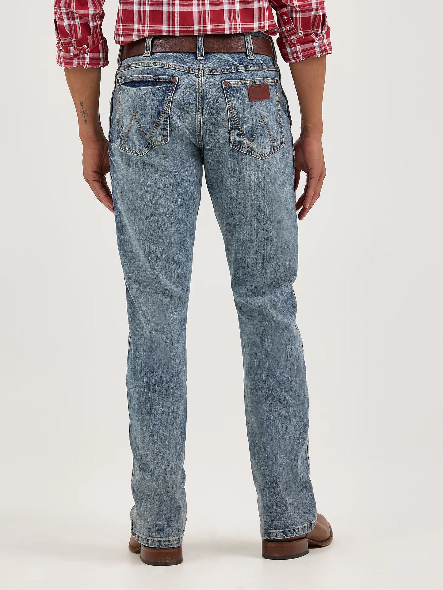1077MWZGL Best Seller Men's Wrangler Retro Slim Fit Bootcut Jean