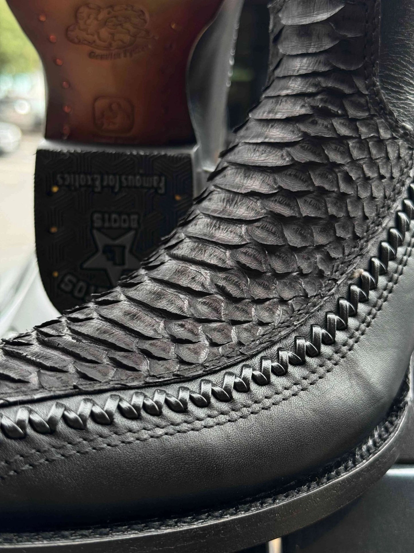 57BFPN5705 PYTHON NUBUCK BLACK BOTIN