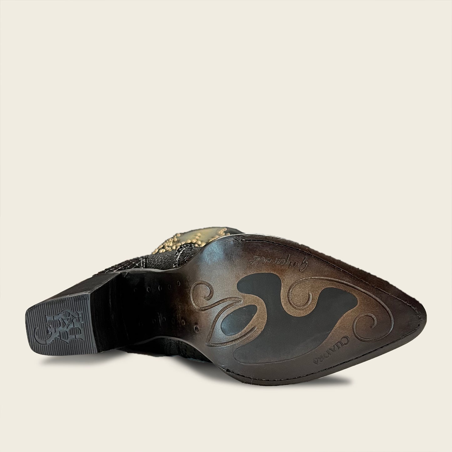 CU689-CUADRA SOLE