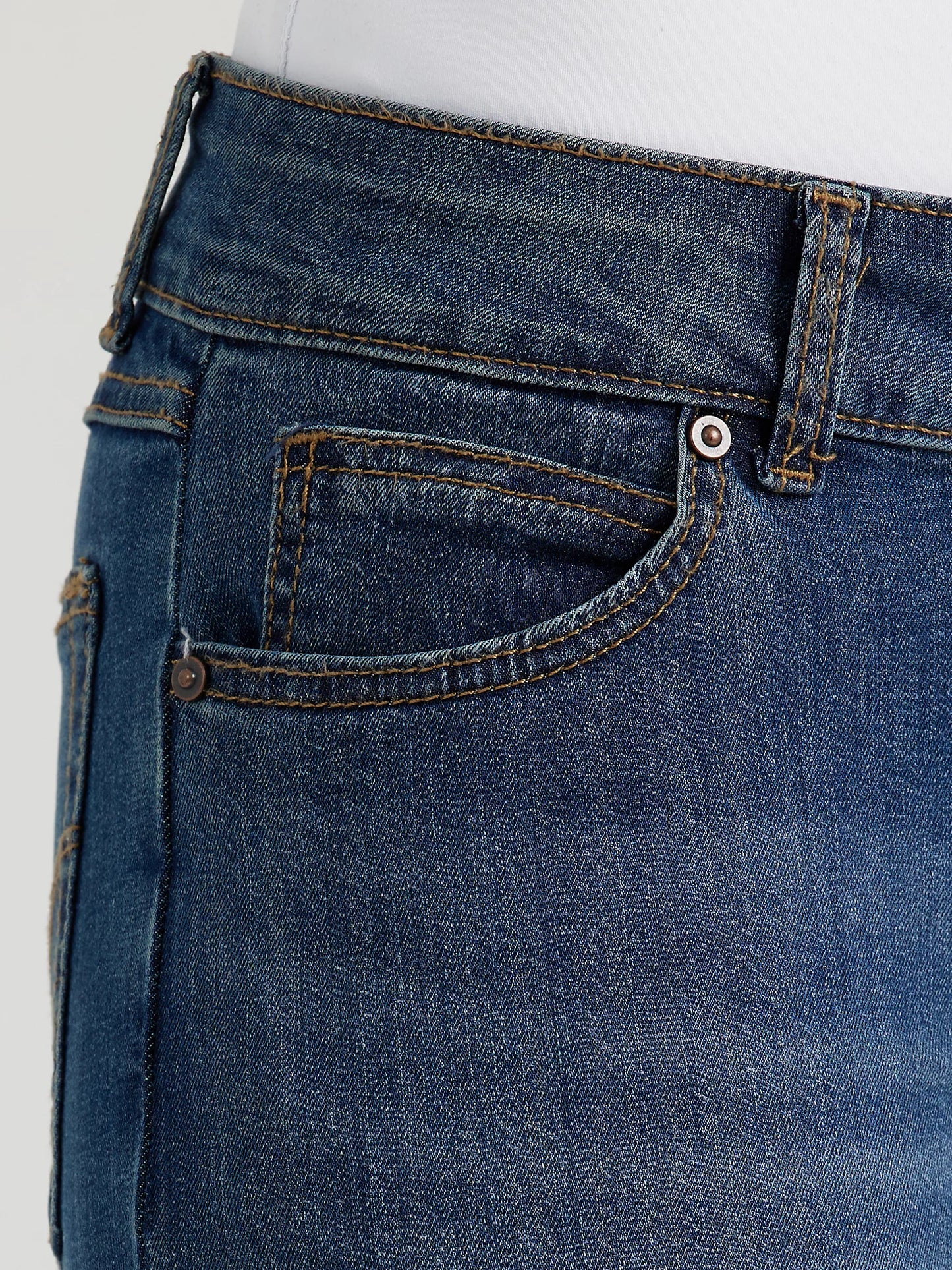 09MWZHK Women's Essential Mid-Rise Bootcut Jean
