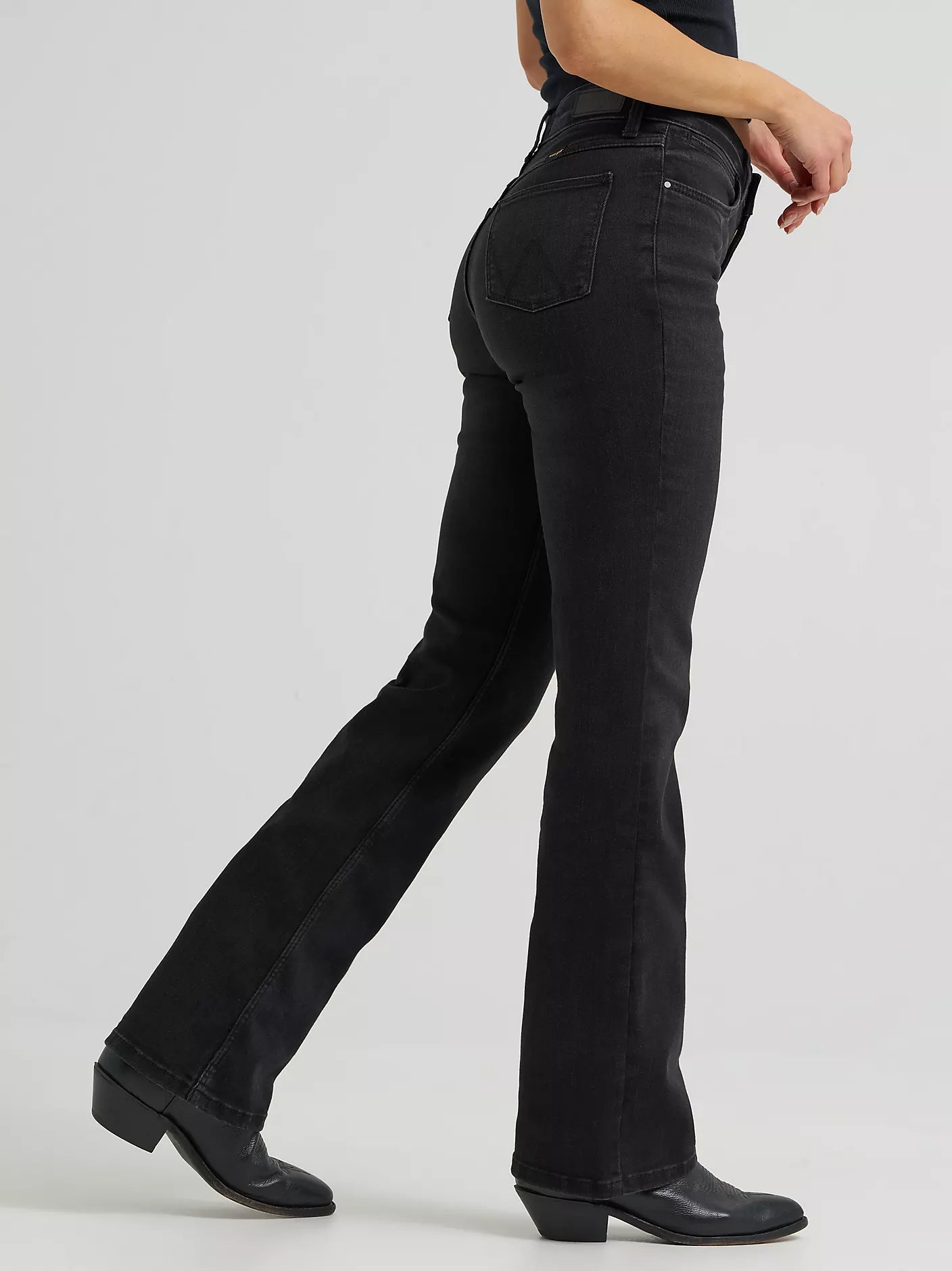 112324252 WOMEN'S WRANGLER HIGH RISE BOLD BOOT JEAN BLACK