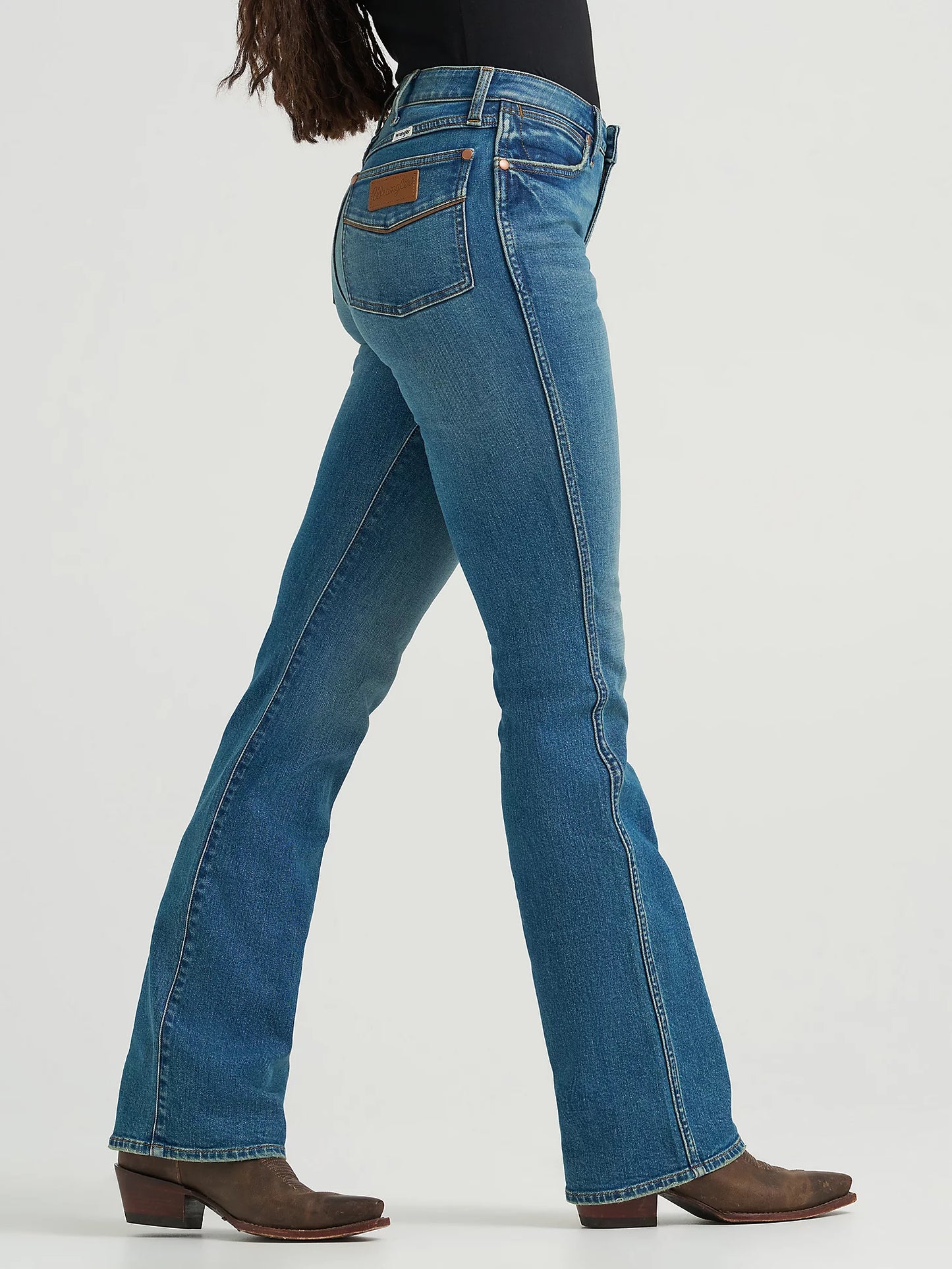 112369375 Women's High Rise Bootcut Jean