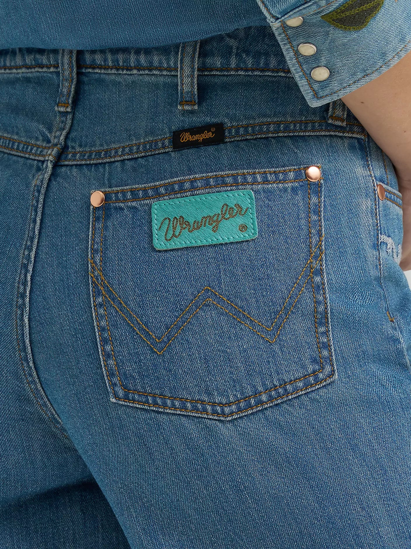 112375654 LAINEY WILSON X WRANGLER EMBROIDERED CHEEKY WIDE LEG JEAN