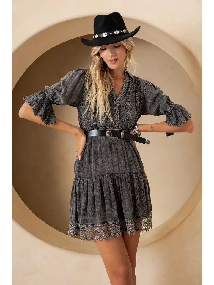 VINTAGE ROMANCE STONE-WASHED BABY DOLL DRESS WITH V-NECK
