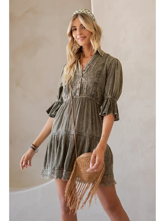 VINTAGE ROMANCE STONE-WASHED BABY DOLL DRESS WITH V-NECK