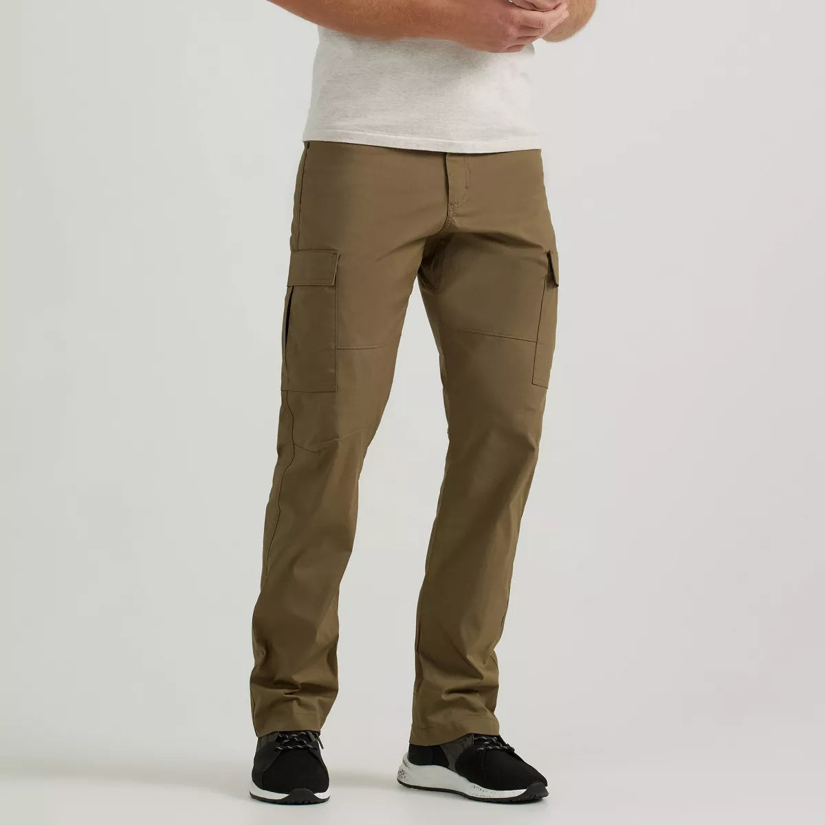 112354326 Wrangler Men's ATG Straight Cargo Pants